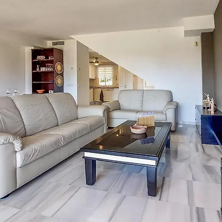 3 Bedroom Cozy In Malaga Casa de Férias Estepona