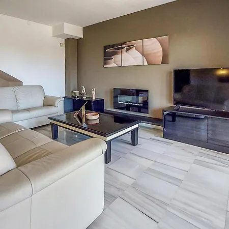 3 Bedroom Cozy In Malaga Casa de Férias *
