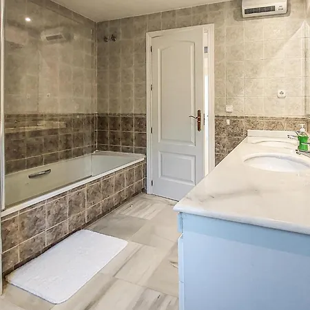 Casa de Férias 3 Bedroom Cozy In Malaga Estepona