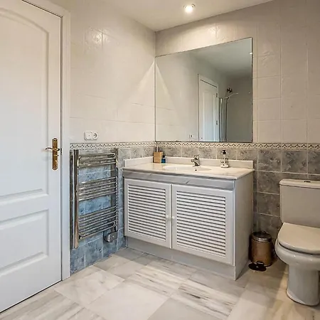 3 Bedroom Cozy In Malaga Casa de Férias Estepona