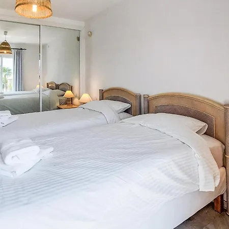 3 Bedroom Cozy In Malaga Casa de Férias *
