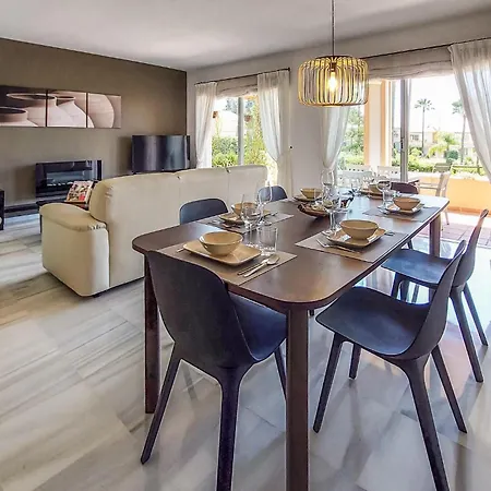 펜션 3 Bedroom Amazing In Malaga 에스테포나